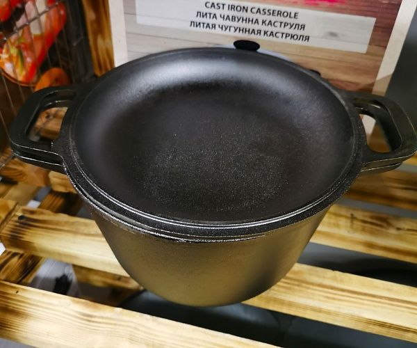 Кастрюля чугунная 3 л. с крышкой сковородой